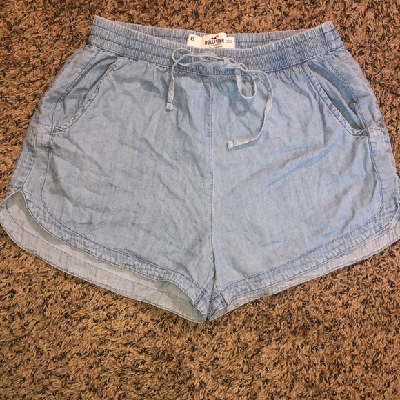 Hollister Pants - High-Rise Dolphin Shorts